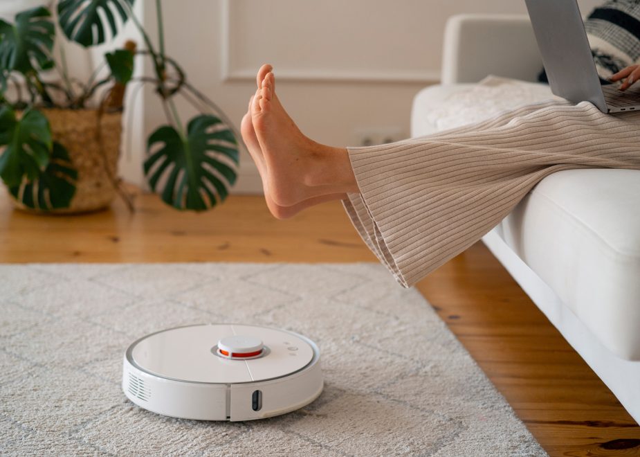 Best Robot Vacuums for Pet Hair in 2025